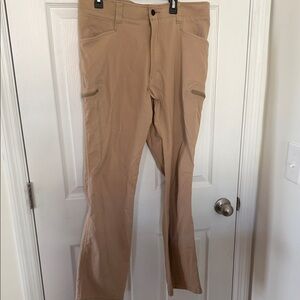 Wrangler Men's Cargo Pants in Tan